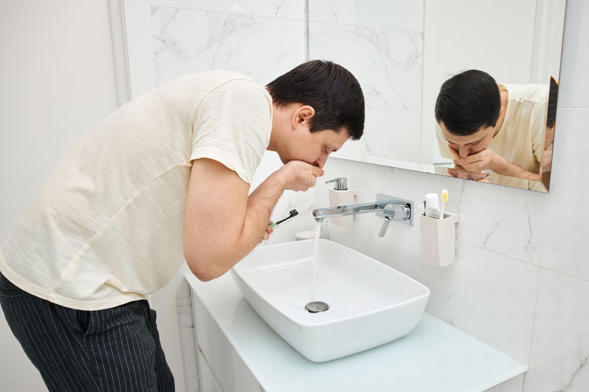 Daily habits to maintain healthy teeth and gums